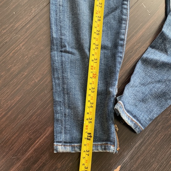 ☀️Hump Day Happiness SALE☀️
🇺🇸Excellent Condition J Brand Jeans- size 25 - Picture 10 of 11